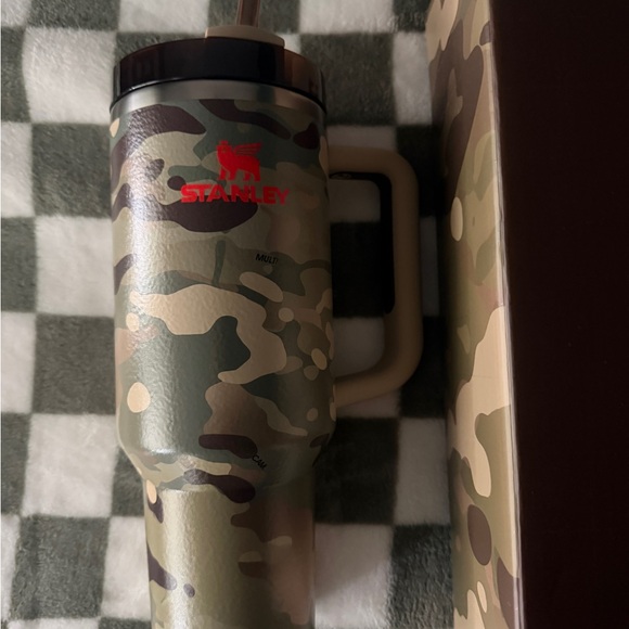 Post Malone Stanley Camouflage 40 oz tumbler - Picture 2 of 3